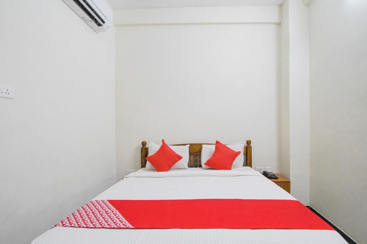 Oyo 60708 Jaya Krishna Mansion Hotel Vellore Buitenkant foto