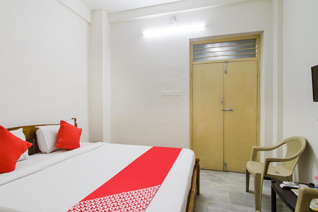 Oyo 60708 Jaya Krishna Mansion Hotel Vellore Buitenkant foto