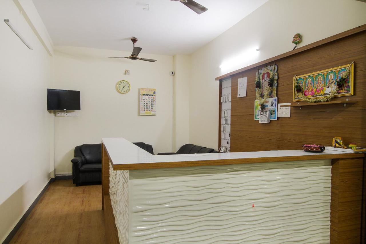 Oyo 60708 Jaya Krishna Mansion Hotel Vellore Buitenkant foto